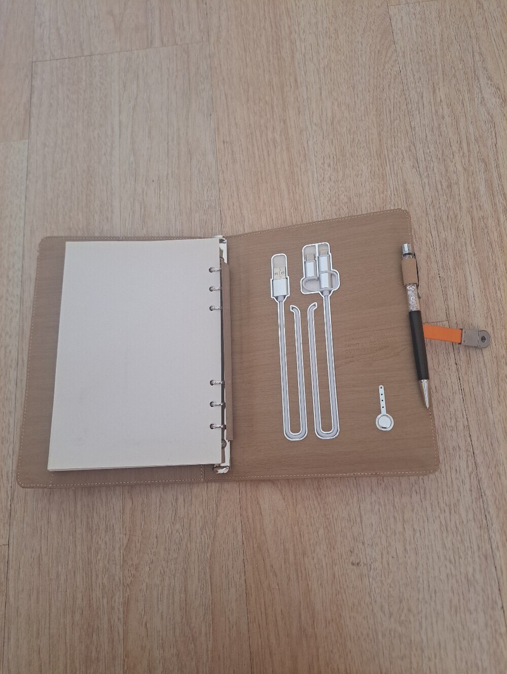 POWER BANK 4000mAh Beige/Tan/ orange.